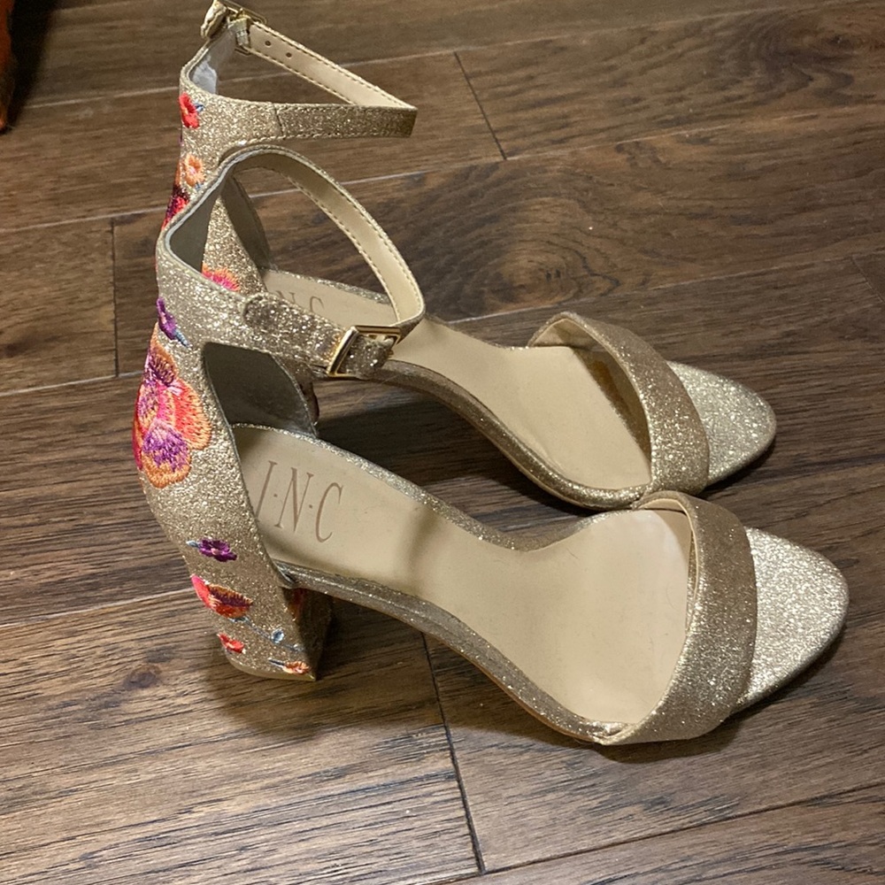 Size 7W internally concepts gold glitter high heels with floral embroide…